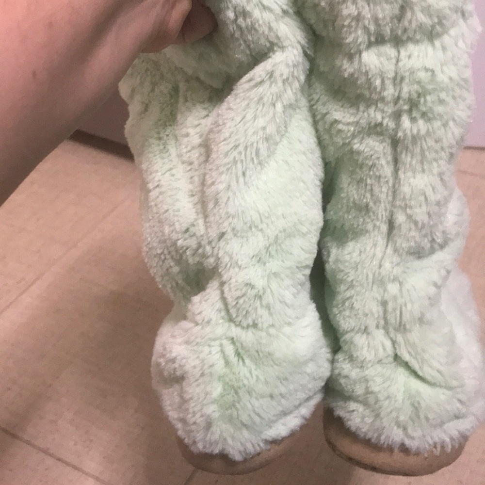 New Mint slippers with snowballs size 5/6 small size - Picture 8 of 8